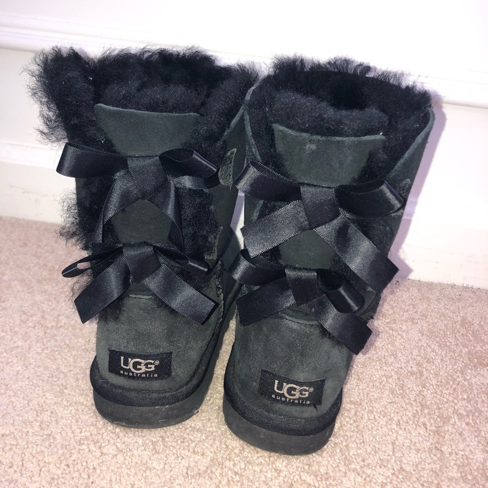 Short ugg bow tie boots